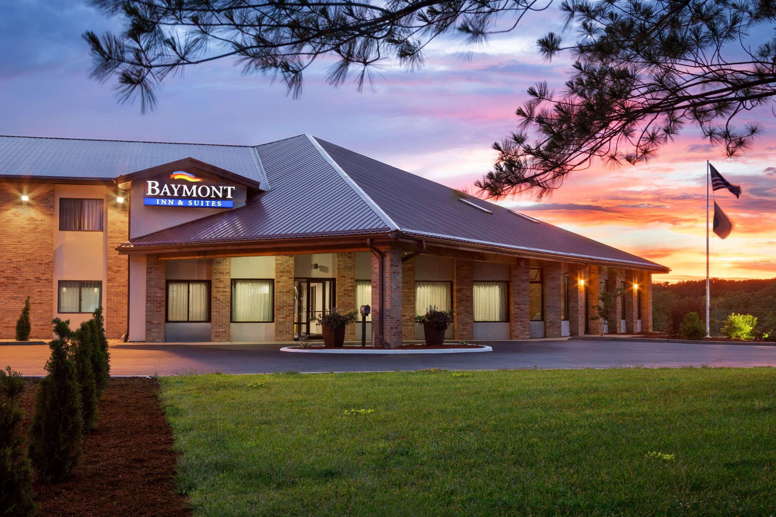 Baymont By Wyndham Warrenton Hotel Exterior photo